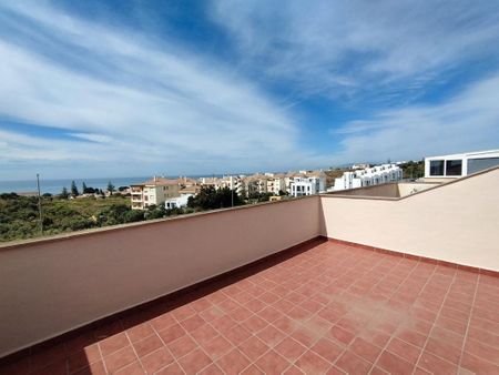 3 bedroom luxury House for rent in Benagalbón, Andalusia - Photo 4