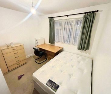 5 bedroom end of terrace house to rent - Photo 6