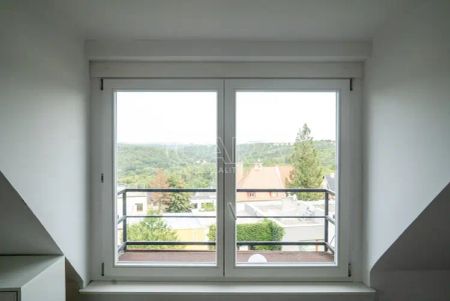 Pronájem bytu 2+kk v činžovním domě, 3.NP, zahrada, nádherný výhled na Prahu - Fotografie 2
