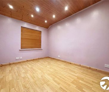 4 bedroom semi-detached house to rent - Photo 5