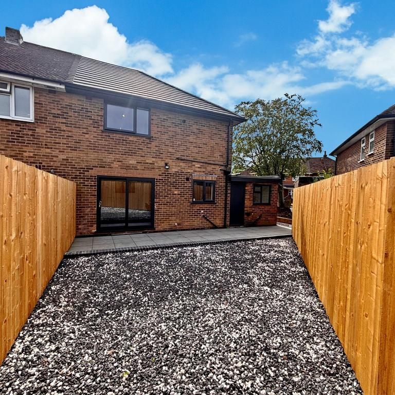 3 bedroom semi-detached house to rent - Photo 1