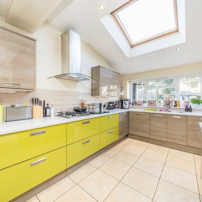 The Drive, Morden, SM4 - Photo 1