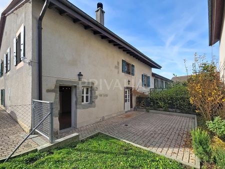 Recently renovated village house, in the heart of Bernex - Photo 3