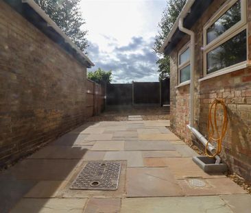 2 bedroom terraced house to rent - Photo 2