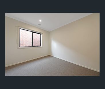 Spacious Family Home for Rent in Wallan - Photo 3