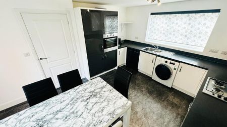 3 bedroom detached house to rent - Photo 4