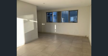 Woooo......North Facing Apartment, quiet aspect with greeny oval view and big Balcony - Photo 2