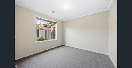 MODERN COMFORT IN PRIME LUCAS LOCATION - Photo 3