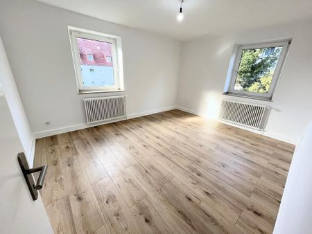 **Ihr neues Zuhause: +Erdgeschoss +frisch renoviert +eigener Garten +neues Tageslichtbad** - Photo 2