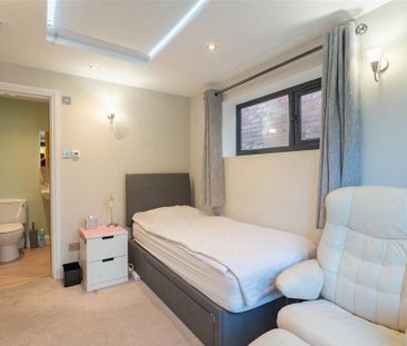 4 bedroom semi-detached house to rent - Photo 1