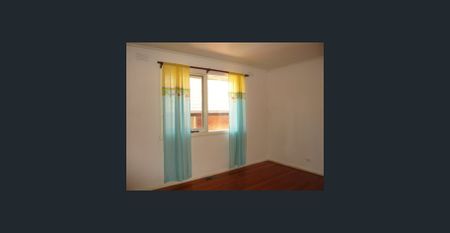 Convenient family home in the heart of Burwood - Photo 2