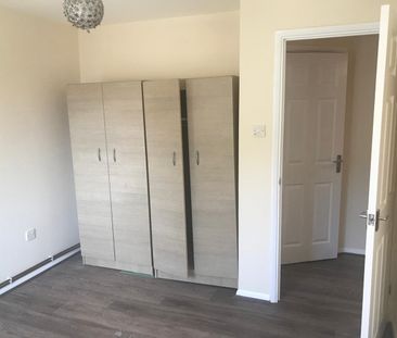 2 Bed Flat, Goodmayes, IG3 - Photo 5
