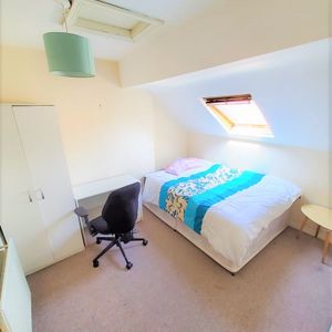 Room in a Shared House, Todd Street, M7 - Photo 3