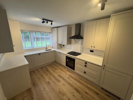 2 bedroom ground floor flat to rent - Photo 2