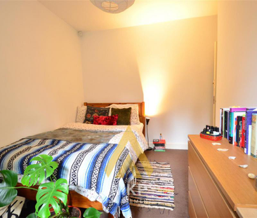 5 bedroom semi-detached house to rent - Photo 4