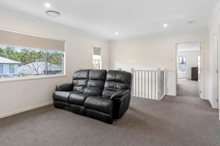 Spacious Family Home Capestone Estate. Contact Julie Sykes 0438 050 110 - Photo 2