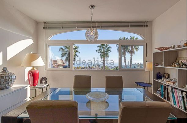 Alquiler de chalet adosado en Centro - Photo 1