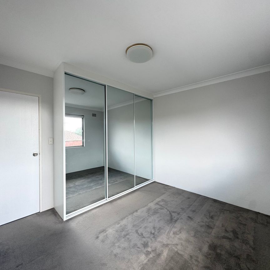 Two Bedroom Apartment with double lock up garage - Photo 1