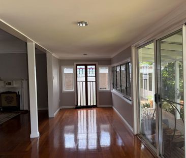 Riverside Living at Its Best in Charming Gladstone - Photo 1