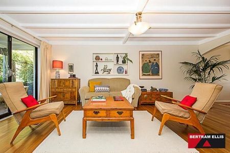 This property ticks a lot of boxes for a family home! - Photo 3