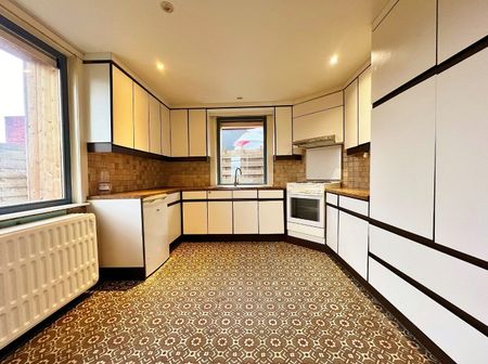 Gelijkvloers appartement met koer en autostandplaats - Photo 3