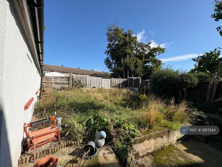 2 bedroom end of terrace house to rent - Photo 2