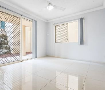 “Spacious 3 bed apartment - garden position MOVE IN NOW!!” - Photo 4