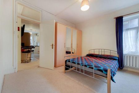 4 bedroom flat to rent - Photo 4