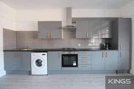 4 bedroom flat to rent - Photo 5