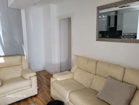 2 bedroom semi-detached house to rent - Photo 4