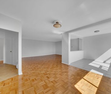 For Lease - 9 Deer Park Crescent Unit# 401, Toronto, Ontario - Photo 5
