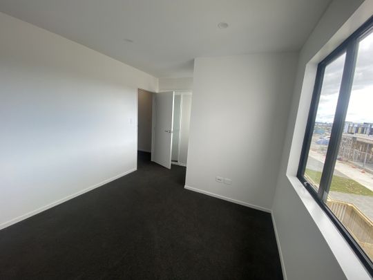 Near New 3-Bedroom Townhouse - Photo 1