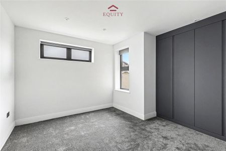 3 bedroom flat to rent - Photo 3