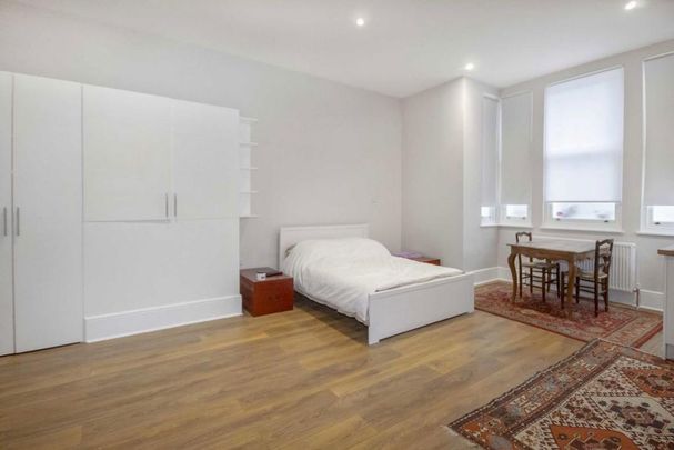 Studio to rent - Photo 1