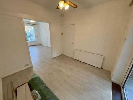 3 bedroom semi-detached house to rent - Photo 2