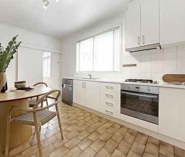 Edwardian Charm in Prime Balaclava Cul-de-Sac - Photo 2