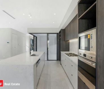 Luxury Living in an Ideal Location - Photo 3