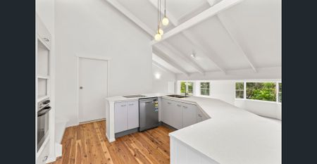 Light filled 3 bedroom home in Burleigh Heads - Photo 2