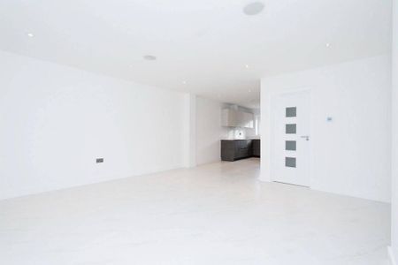 4 bedroom semi-detached house to rent - Photo 2