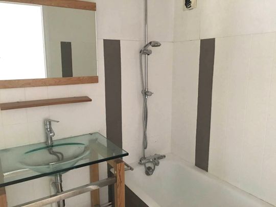 Location Appartement 2 pièces 50m² ROMANS SUR ISERE 26100 - Photo 1