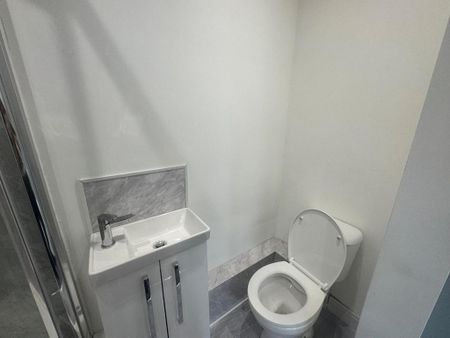 1 bedroom in a house share to rent - Photo 4