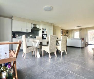 Ruim duplexappartement met 3 slpk, terras en carport voor 935 EUR/mnd - Photo 1