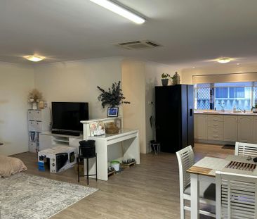 LOW MAINTENANCE 3X2 - Photo 2