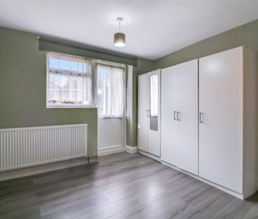 Whitchurch Avenue, Edgware, HA8 - Photo 4
