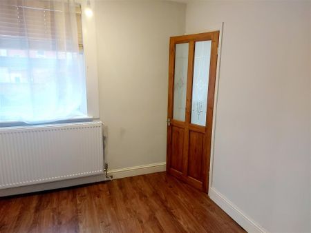 2 bedroom Terraced House to rent - Photo 3