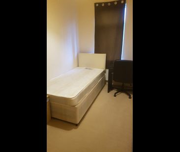 Room in a Shared House, Carnforth St, M14 - Photo 5