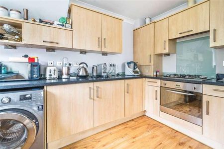 Clarendon Place, Badgers Copse, Camberley, Surrey, GU15 - Photo 5