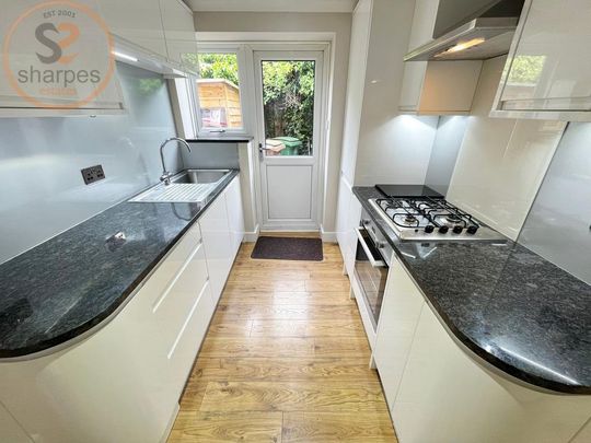 3 bedroom flat to rent - Photo 1