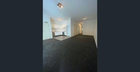 Neat, Spacious & Exceptionally Located Ground Floor Unit - Photo 2
