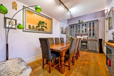 Nestled within glorious gardens and grounds, The Bellhouse is a townhouse wing of Hitcham House a remarkable Grade II listed Gothic Revival country home - Photo 5